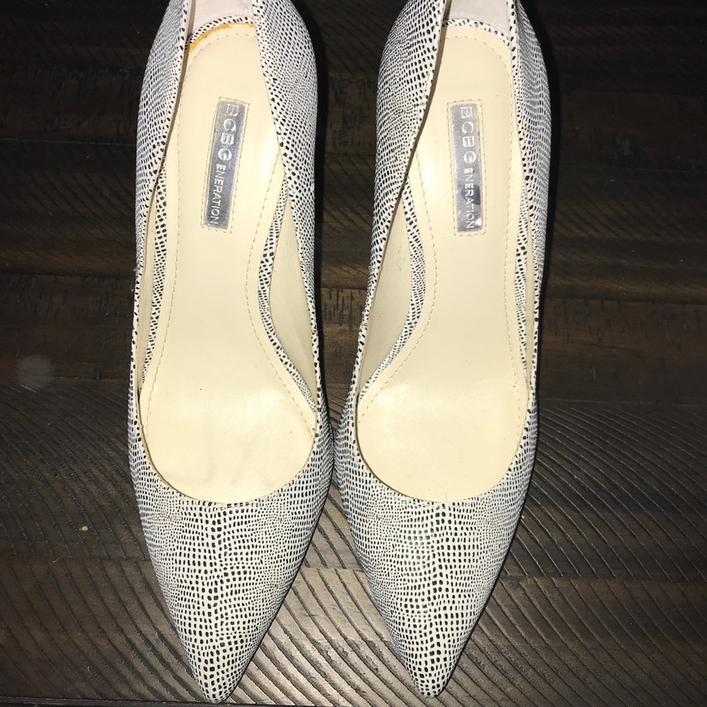 Gorgeous like new BCBG generation heels size 7 1/2